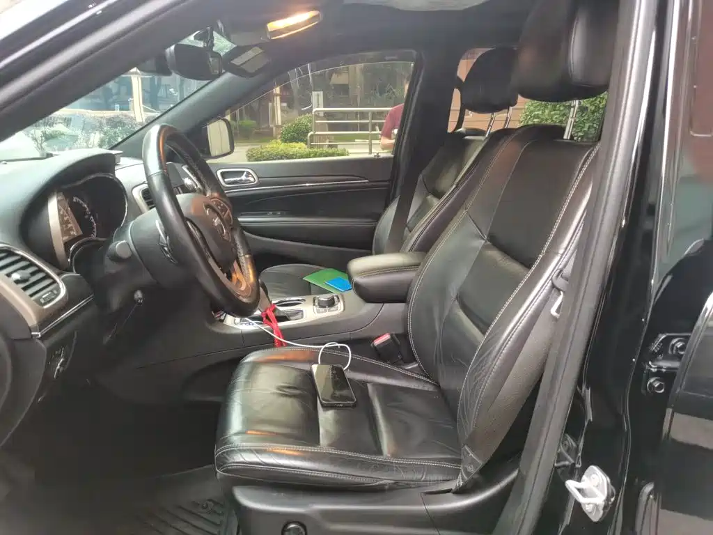 Jeep Grand Cherokee (Import) — миниатюра 16