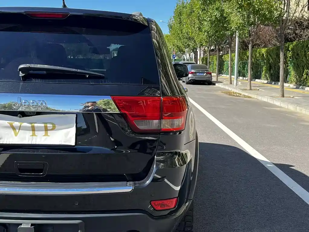Jeep Grand Cherokee (Import) — миниатюра 8