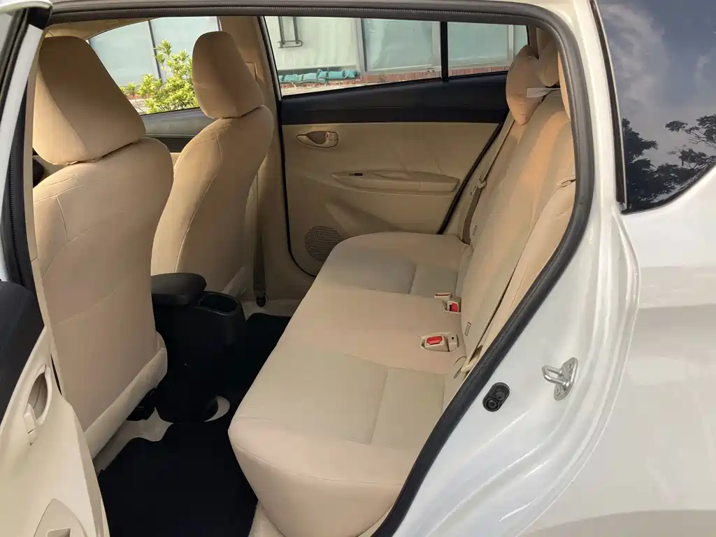 Toyota Yaris L — миниатюра 9