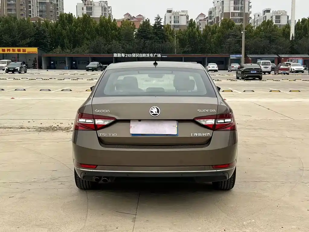 Skoda Superb — миниатюра 5