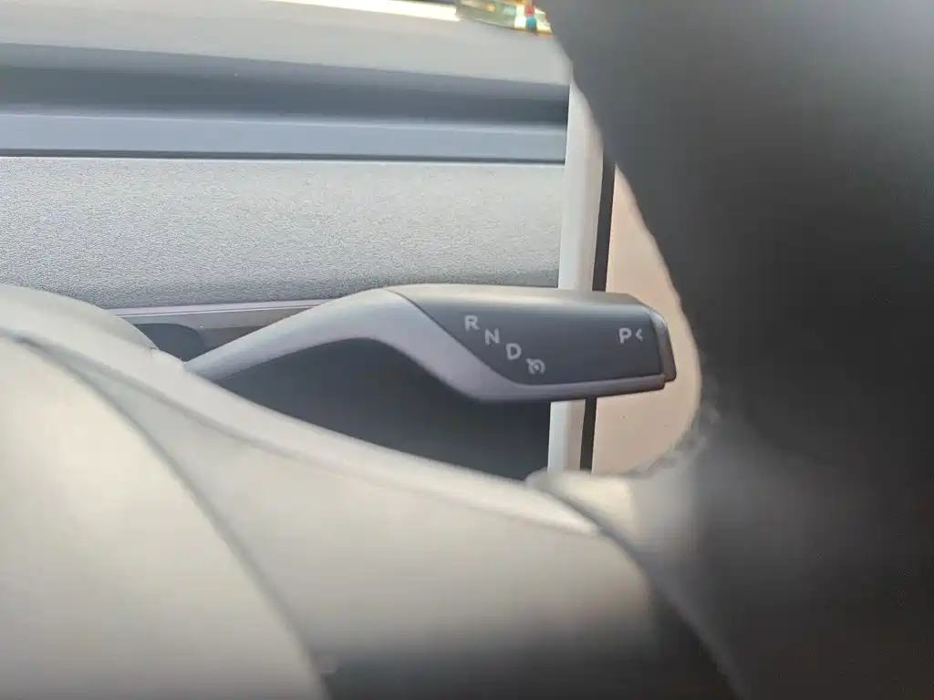 Tesla Model Y — миниатюра 7