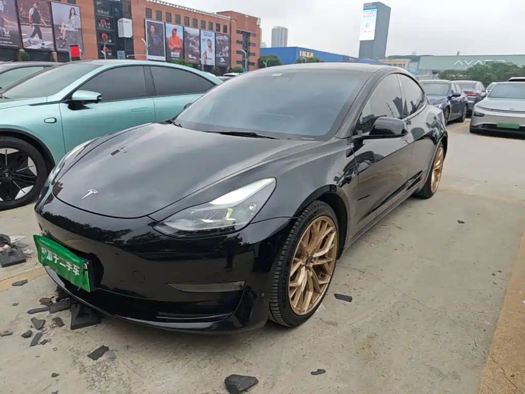 Tesla Model 3 — миниатюра 2
