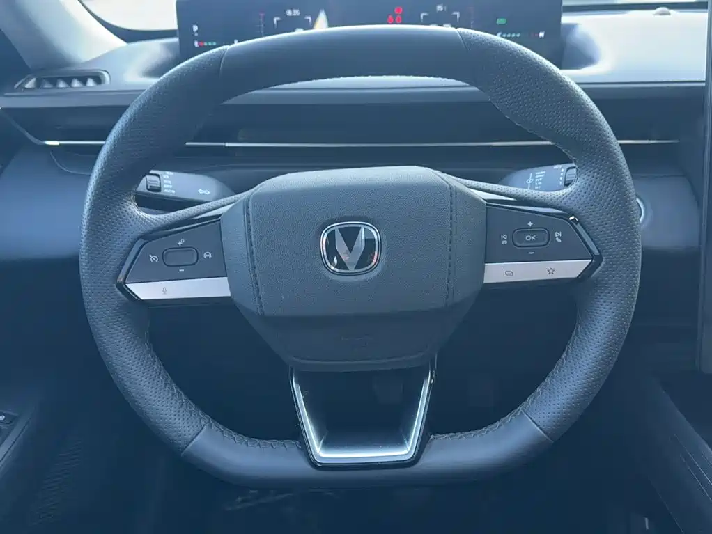 Changan Eado — миниатюра 4