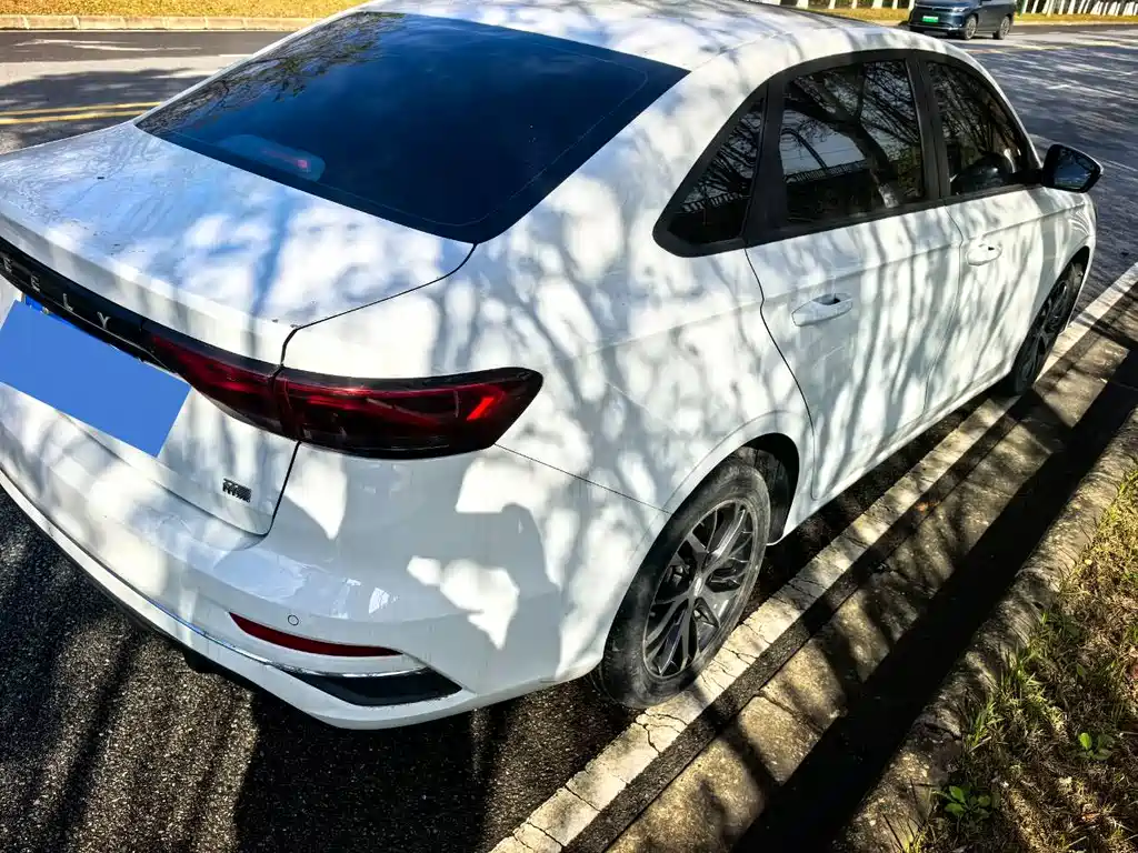 Geely Emgrand 2022 4 1.5L CVT Elite