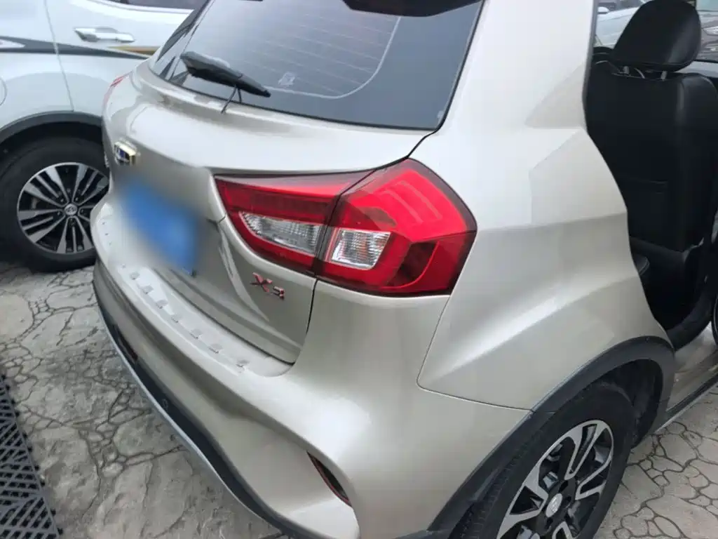 Geely Vision X3 — миниатюра 7