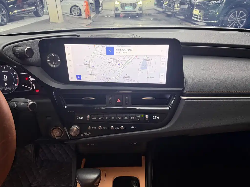 Lexus ES — миниатюра 10