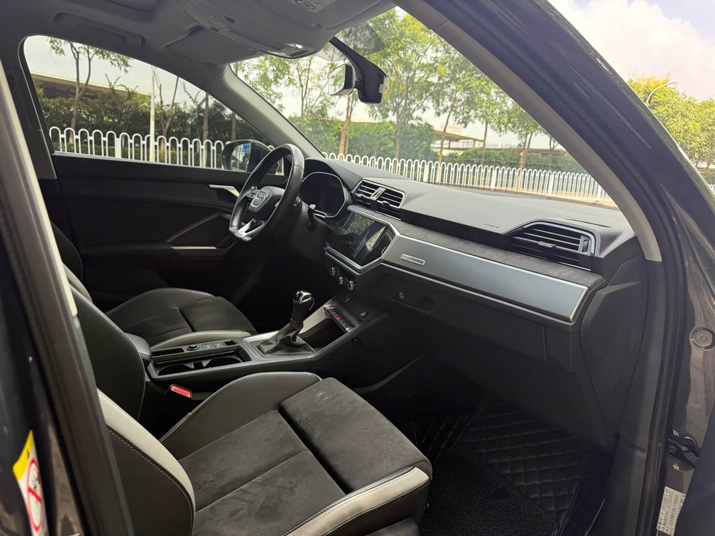 Audi Q3 1.4 л 2021 г. Серебристо-серый, пробег 37000 км