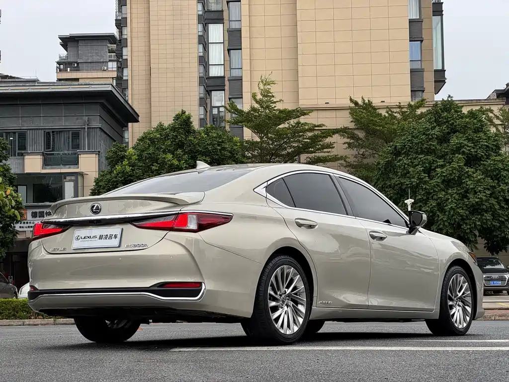 Lexus ES — миниатюра 6