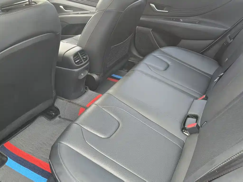 Hyundai Elantra — миниатюра 6