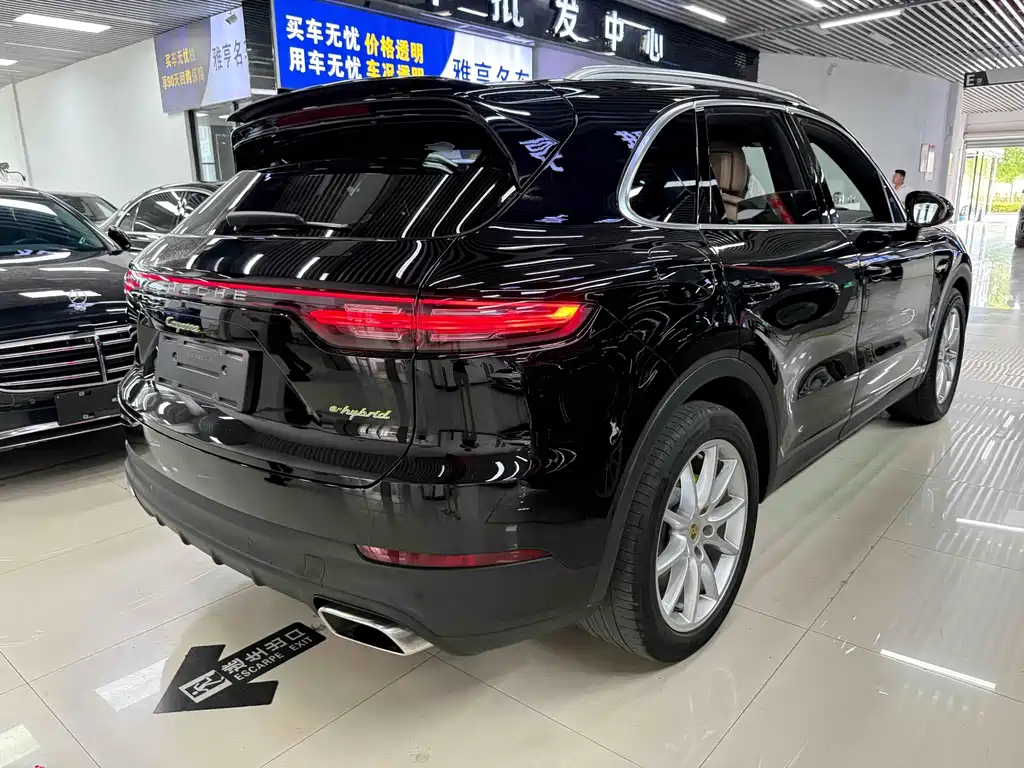 Porsche Cayenne Hybrid - фото 11