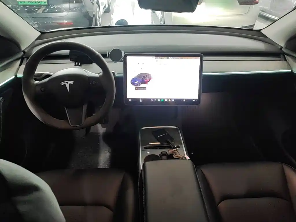 Tesla Model Y — миниатюра 10