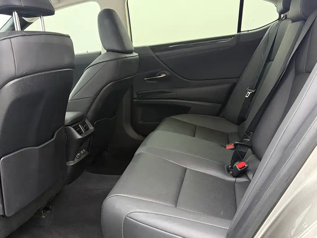 Lexus ES — миниатюра 9
