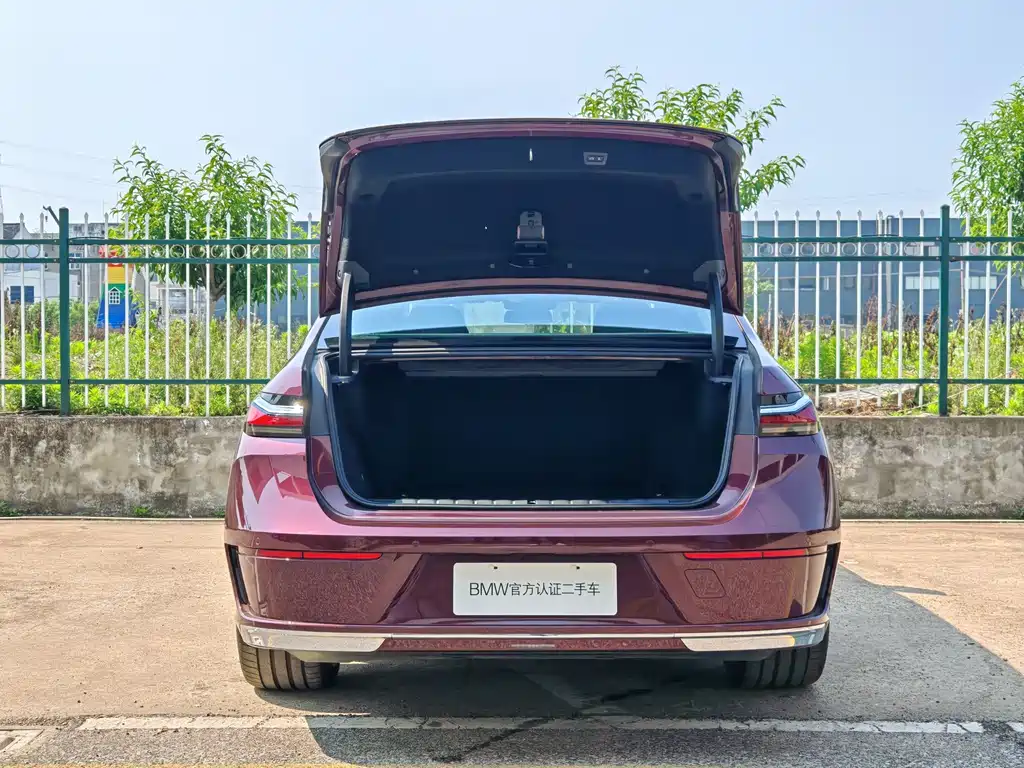 BMW i7 2023 xDrive60L Luxury