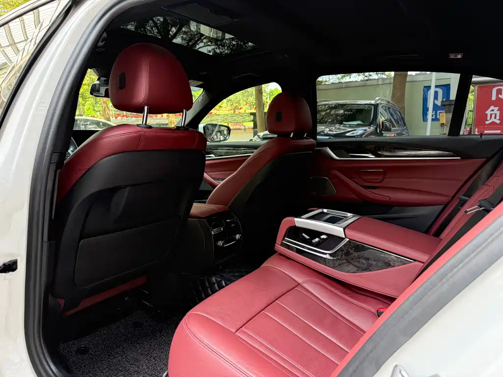 BMW 5 Series — миниатюра 10