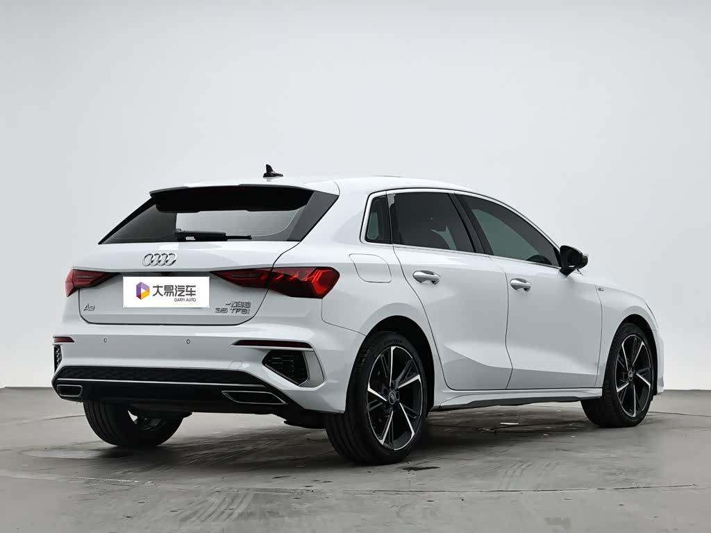 Audi A3 1.4 л 2022 г. Белый, пробег 25299 км