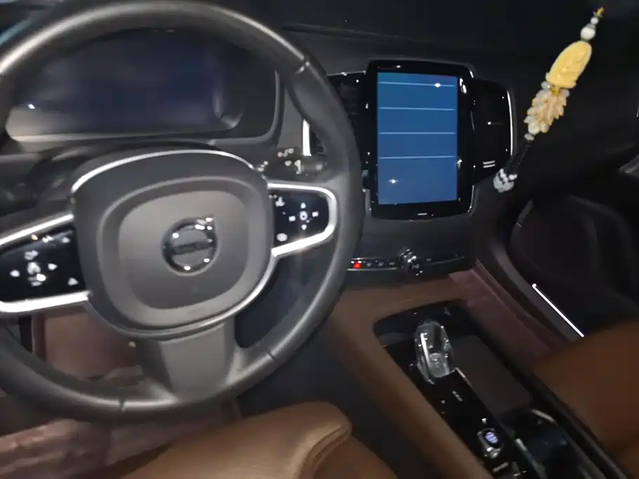 Volvo XC90 PHEV — миниатюра 12