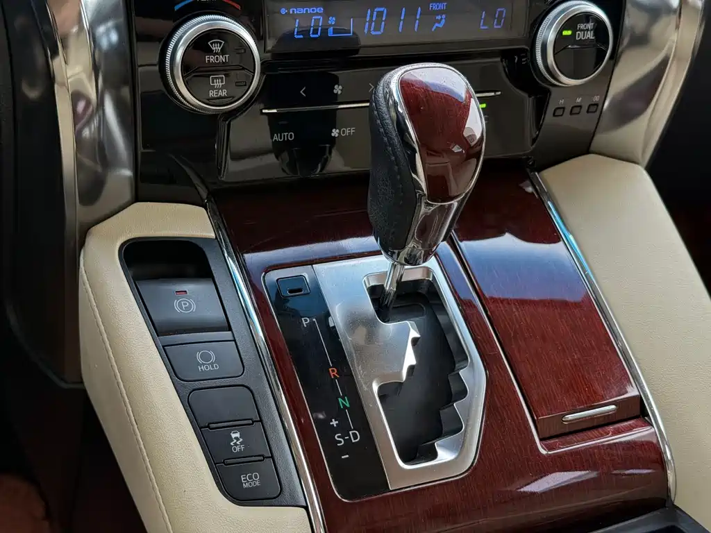 Toyota Alphard 2015 3.5L Luxury