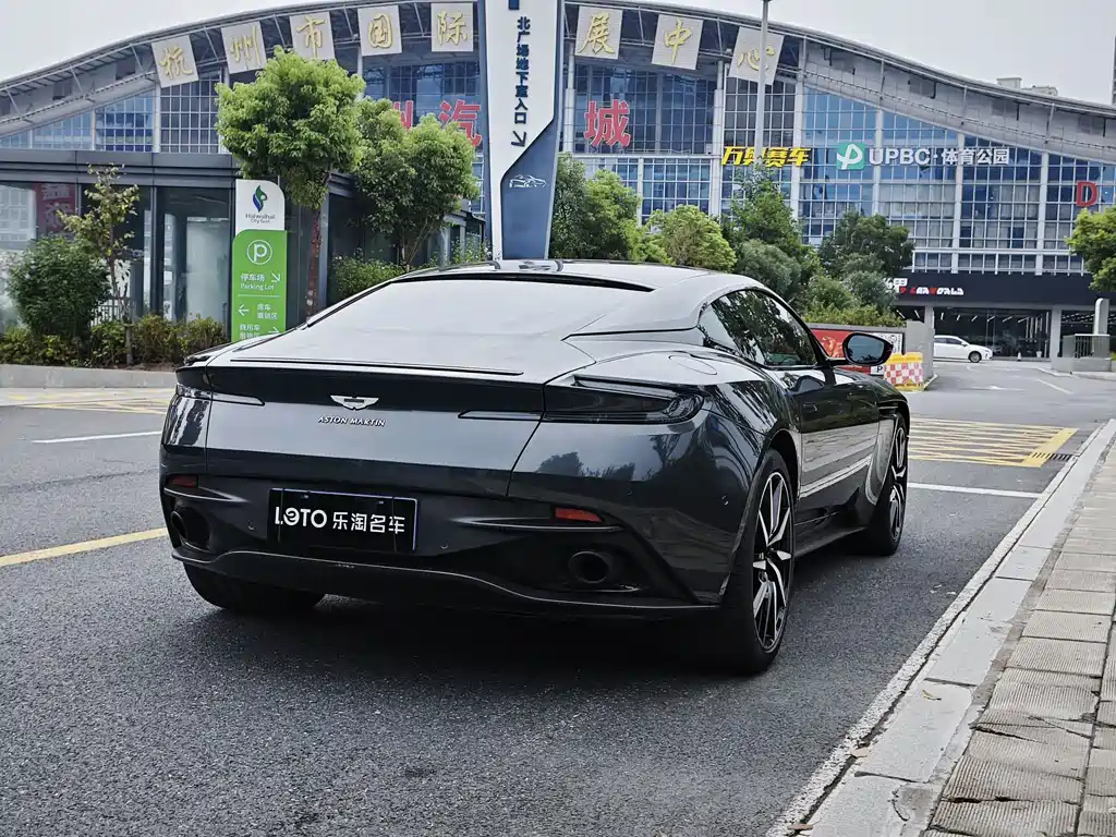 Aston Martin DB11 — миниатюра 7