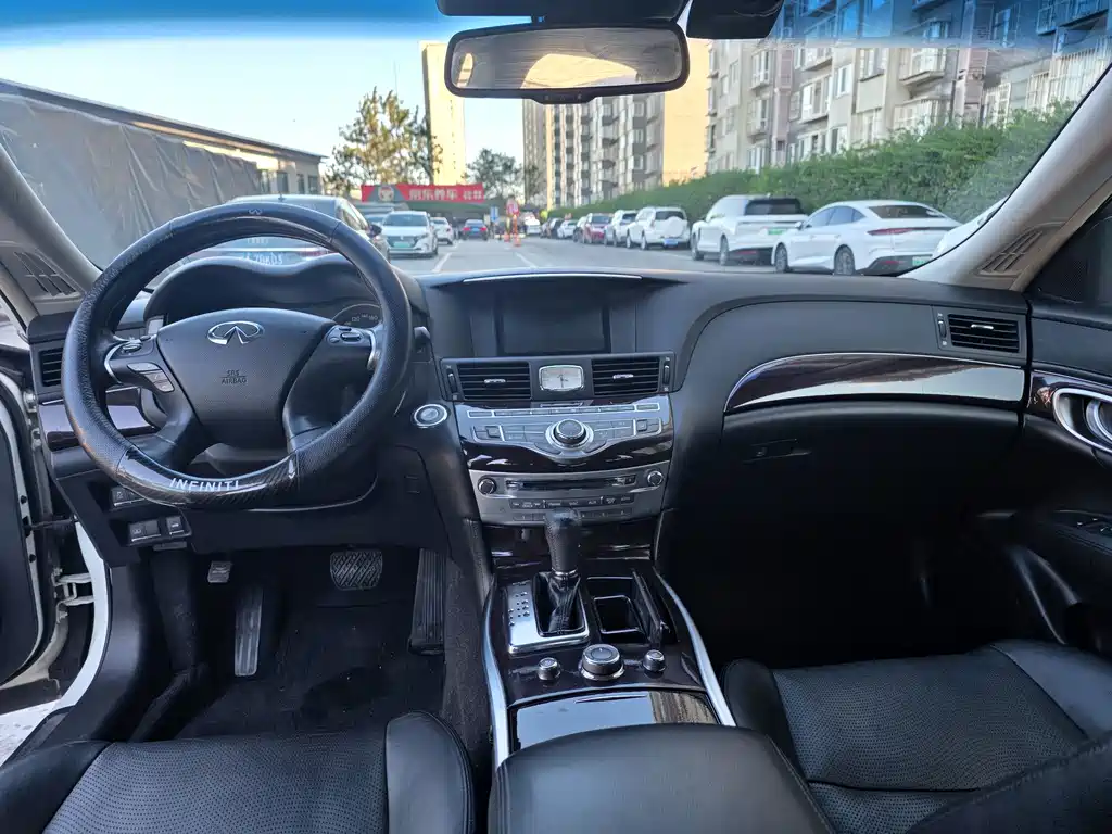 Infiniti M — миниатюра 9
