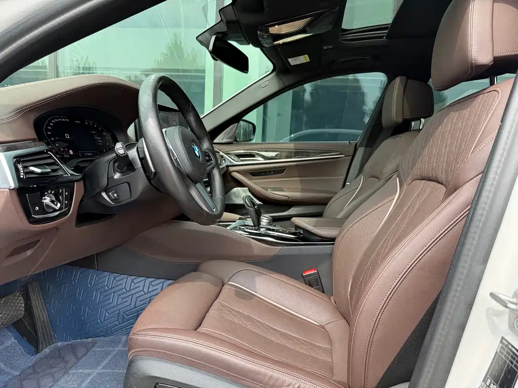 BMW 5 Series — миниатюра 4