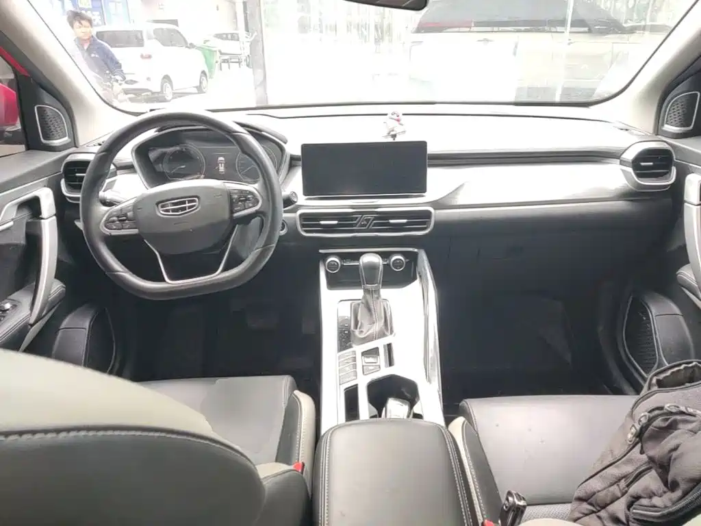 Geely Binyue — миниатюра 10