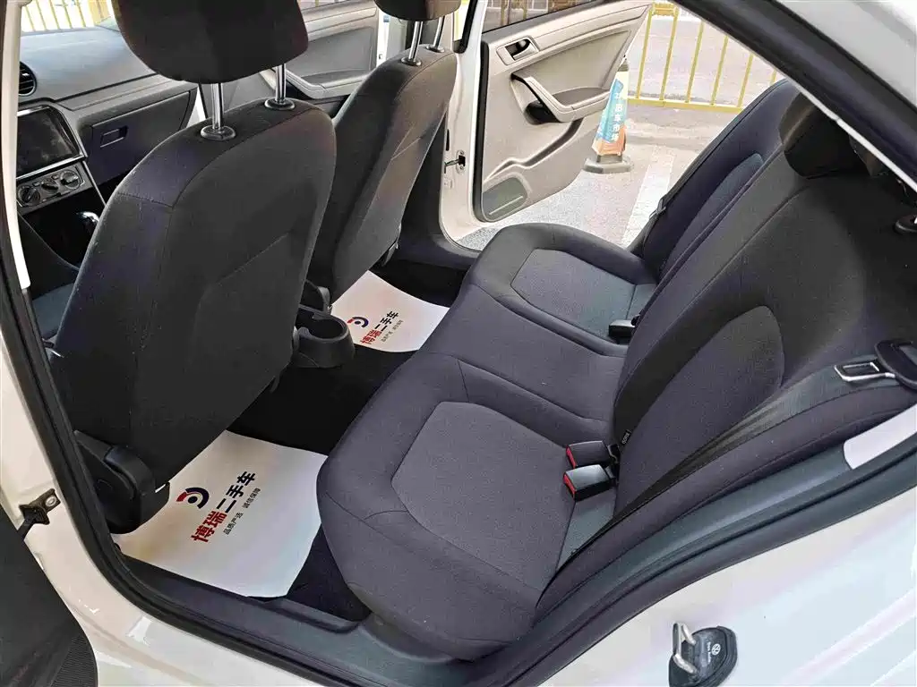 Volkswagen Jetta — миниатюра 9