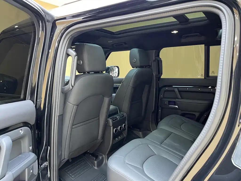 Land Rover Defender — миниатюра 13