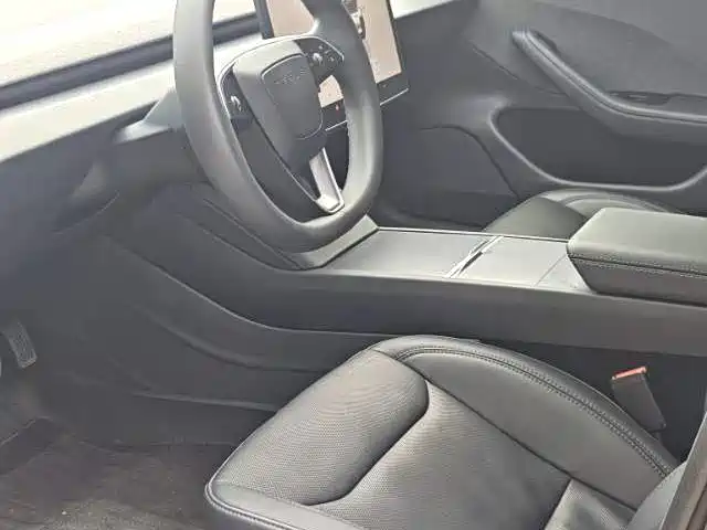 Tesla Model 3 — миниатюра 4