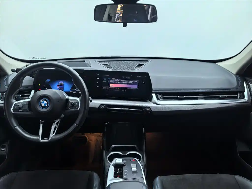 BMW iX1 — миниатюра 7