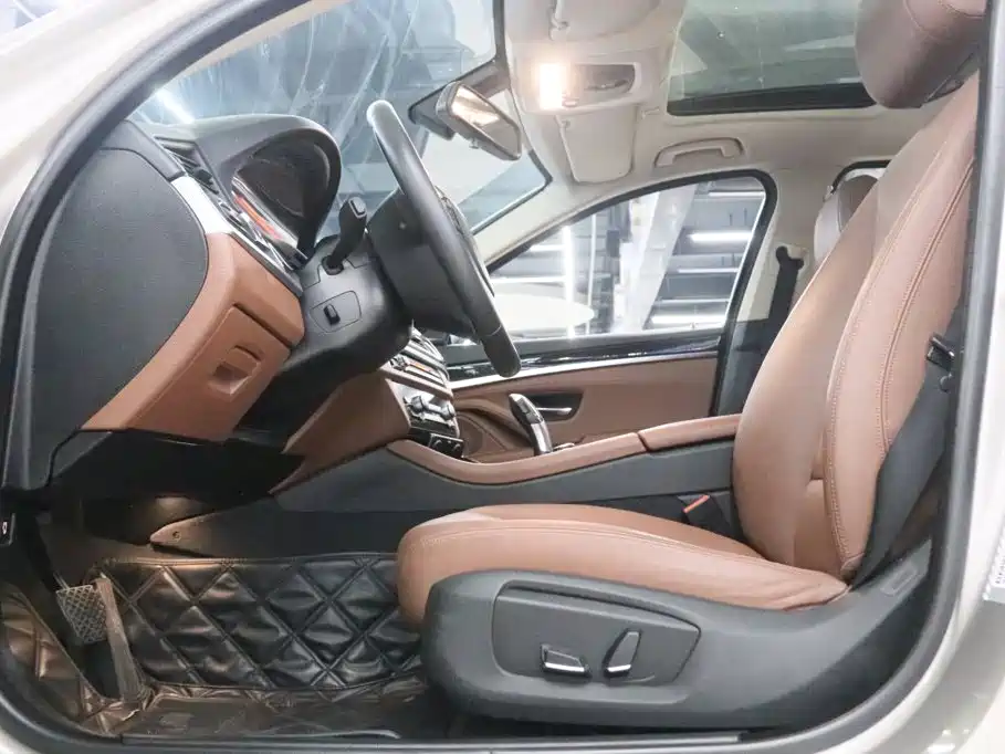 BMW 5 Series — миниатюра 14