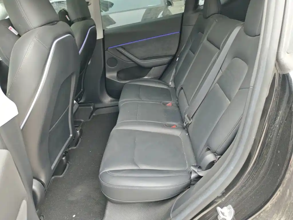 Tesla Model Y — миниатюра 17