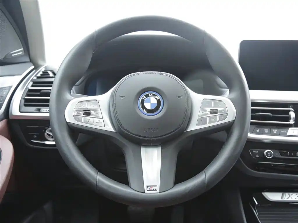 BMW iX3 — миниатюра 14
