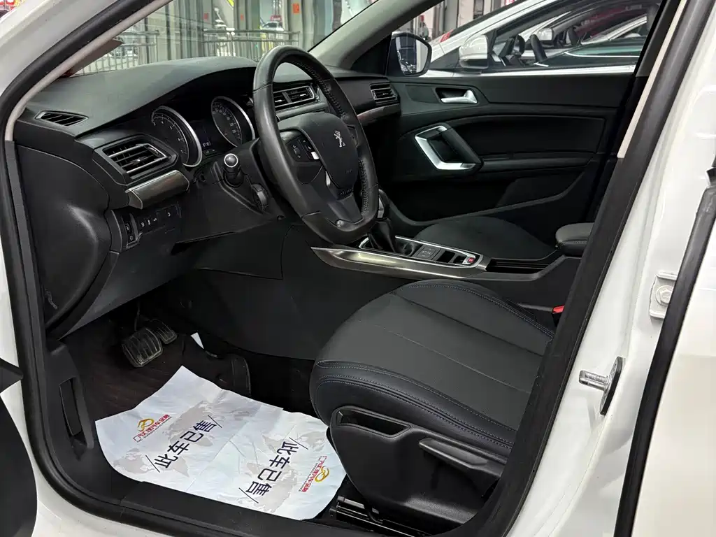 Peugeot 408 1.8L Auto Luxury Edition, фото 4