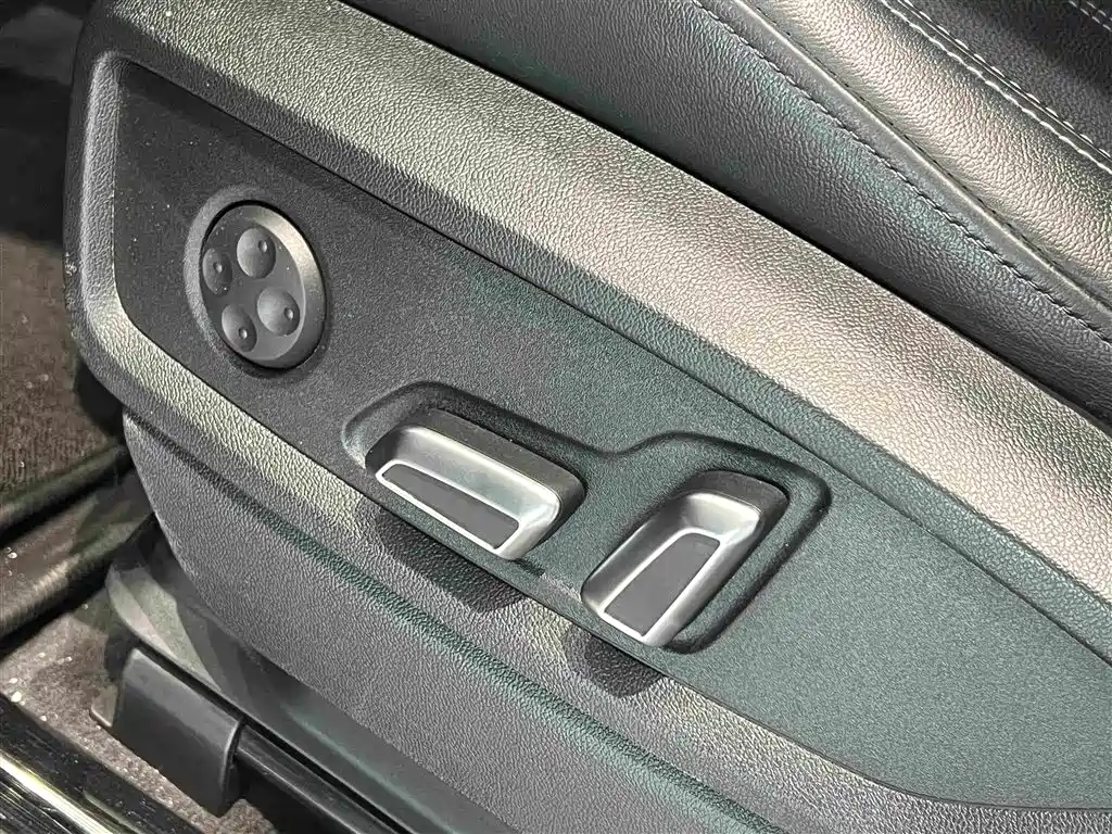 Audi Q5L — миниатюра 16