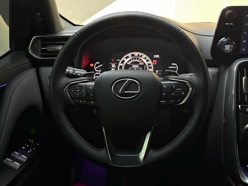 Lexus LX — миниатюра 25