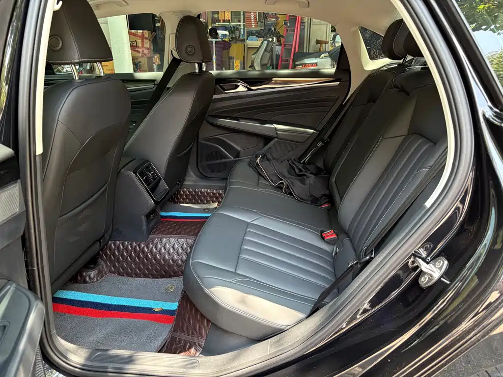Volkswagen Passat - фото 6
