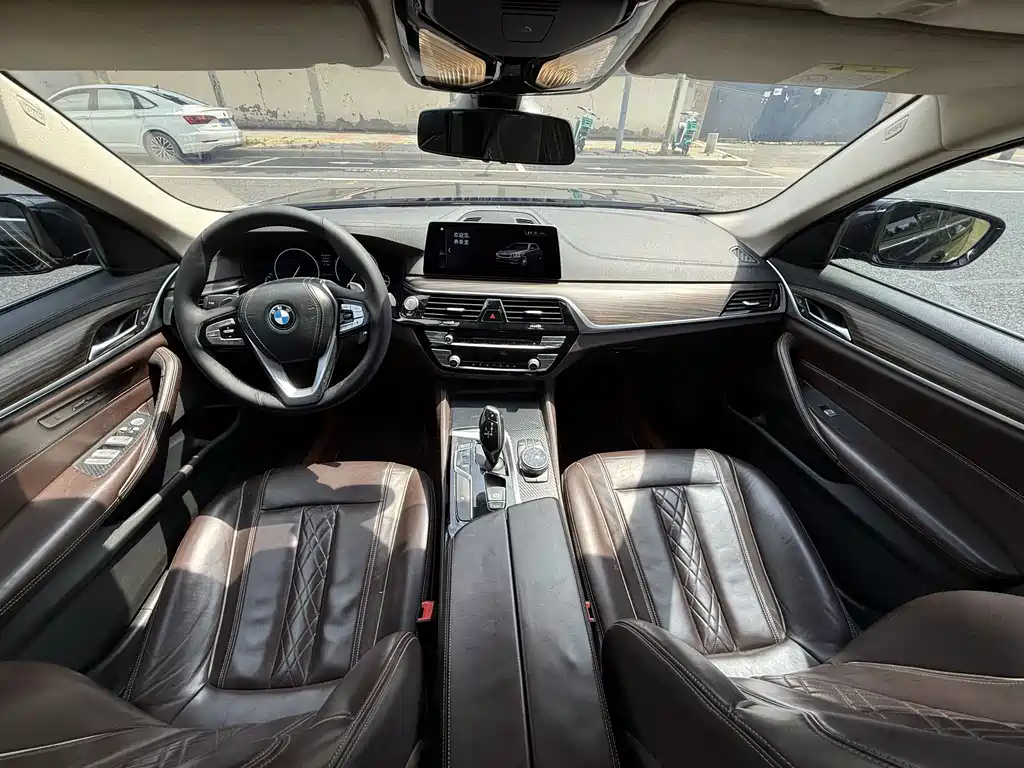 BMW 5 Series — миниатюра 7