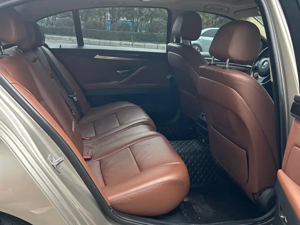 BMW 5 Series — миниатюра 10