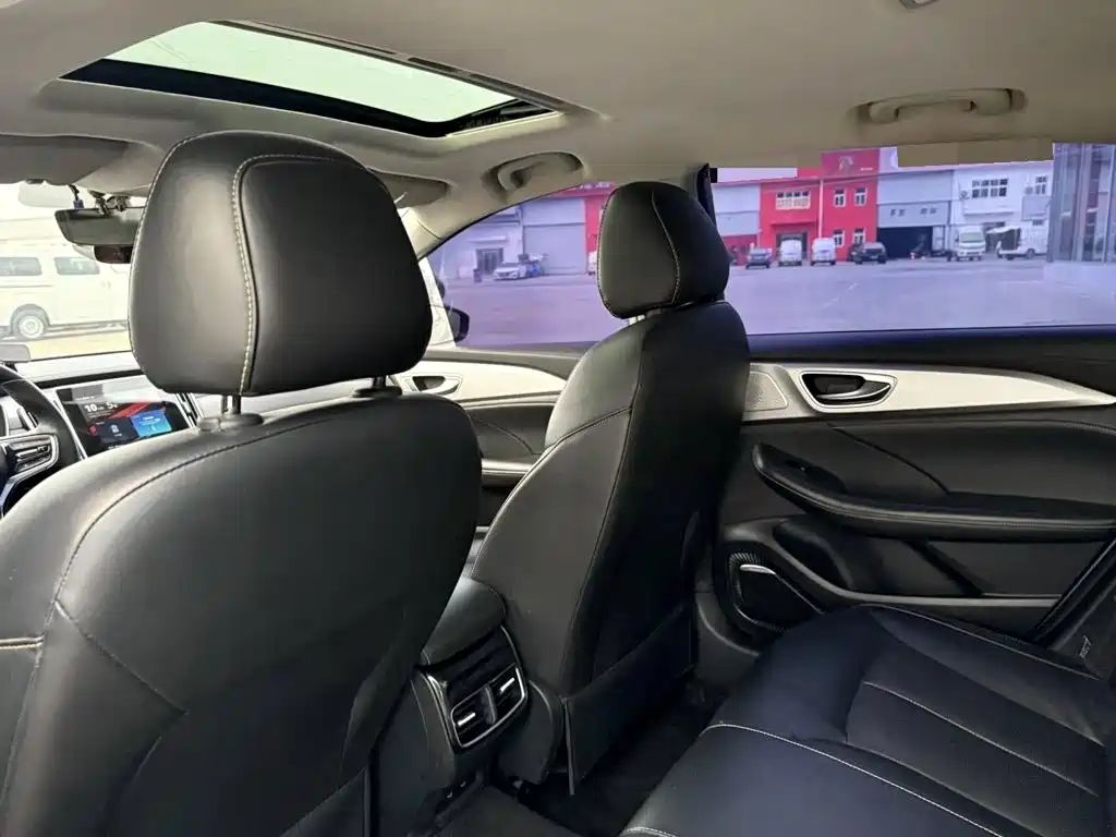 Roewe i6 MAX New Energy — миниатюра 16