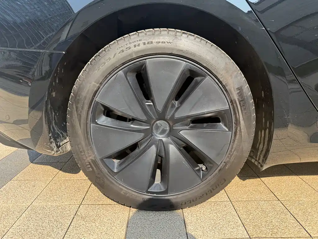Tesla Model 3 — миниатюра 11
