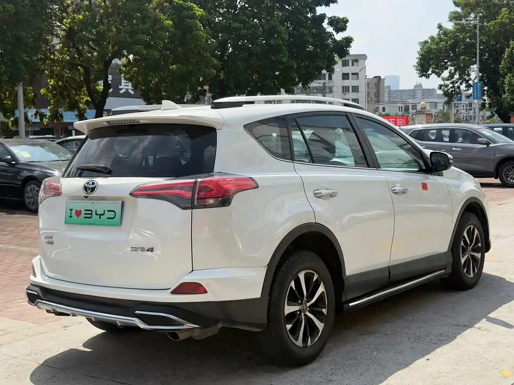Toyota RAV4 — миниатюра 11