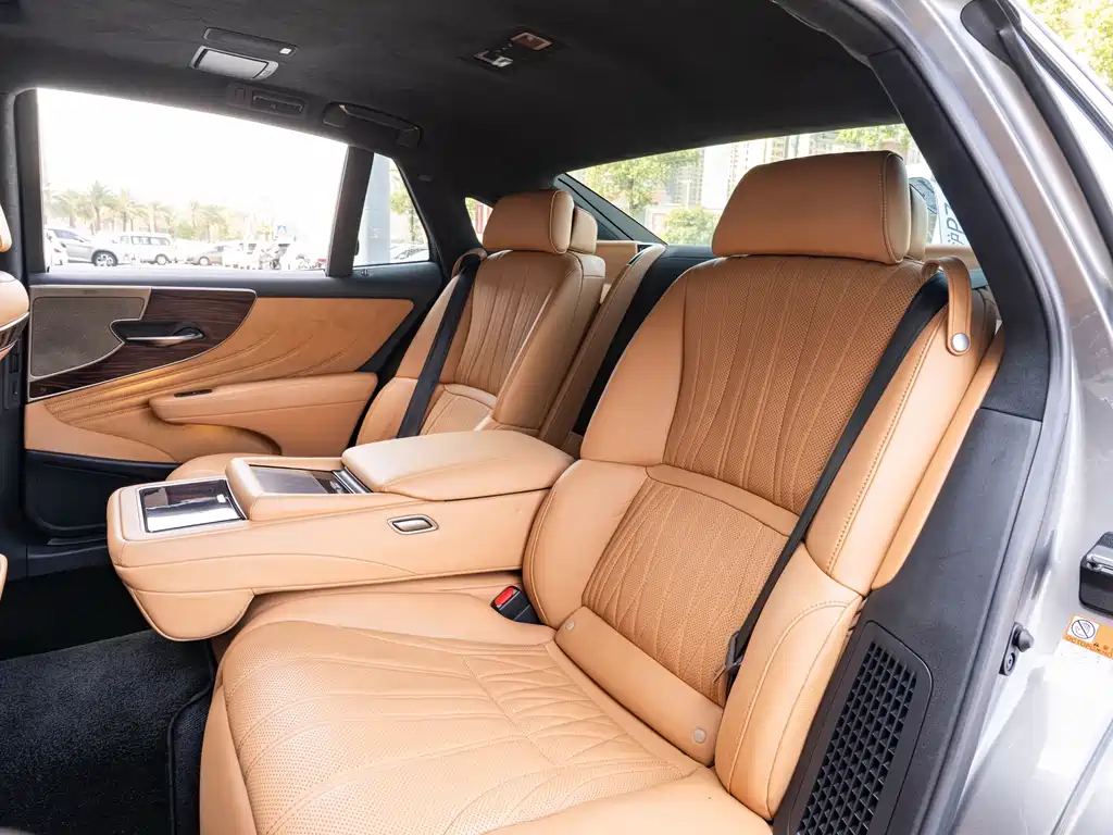 Lexus LS — миниатюра 12