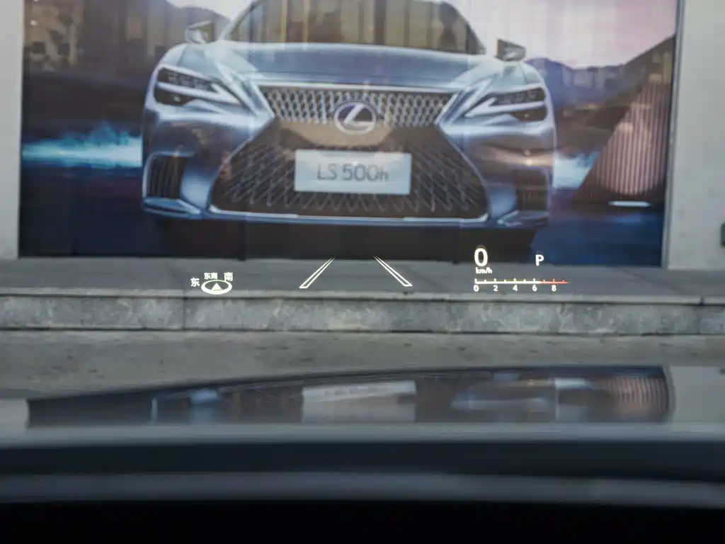 Lexus LS — миниатюра 23