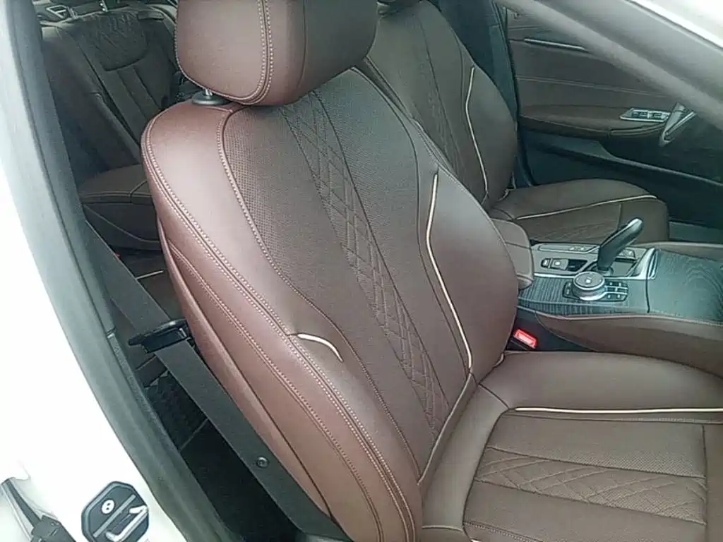 BMW 5 Series New Energy — миниатюра 25
