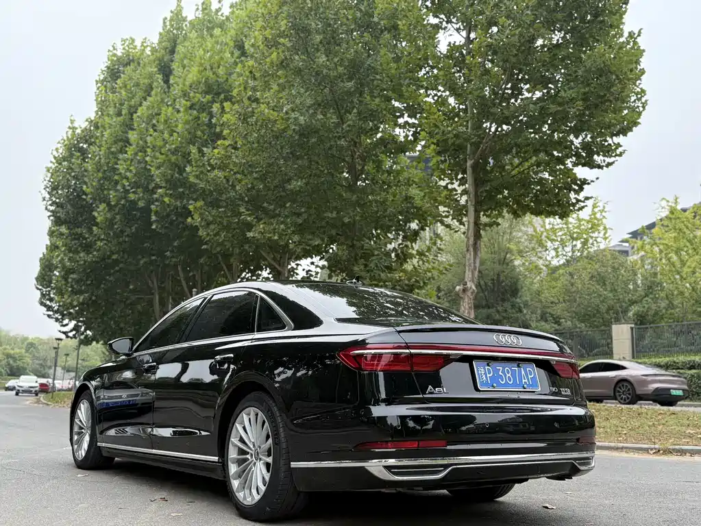 Audi A8 — миниатюра 7