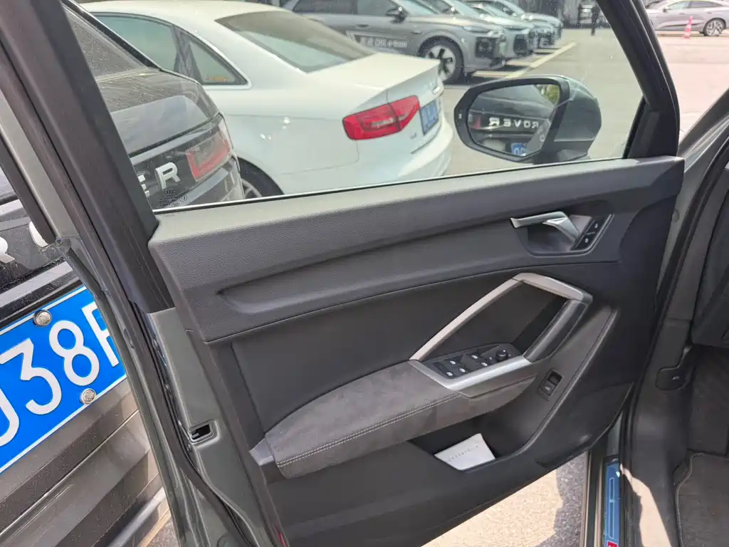 Audi Q3 2023 35 TFSI Fashion (1.4T)