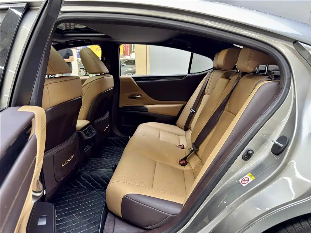 Lexus ES — миниатюра 7