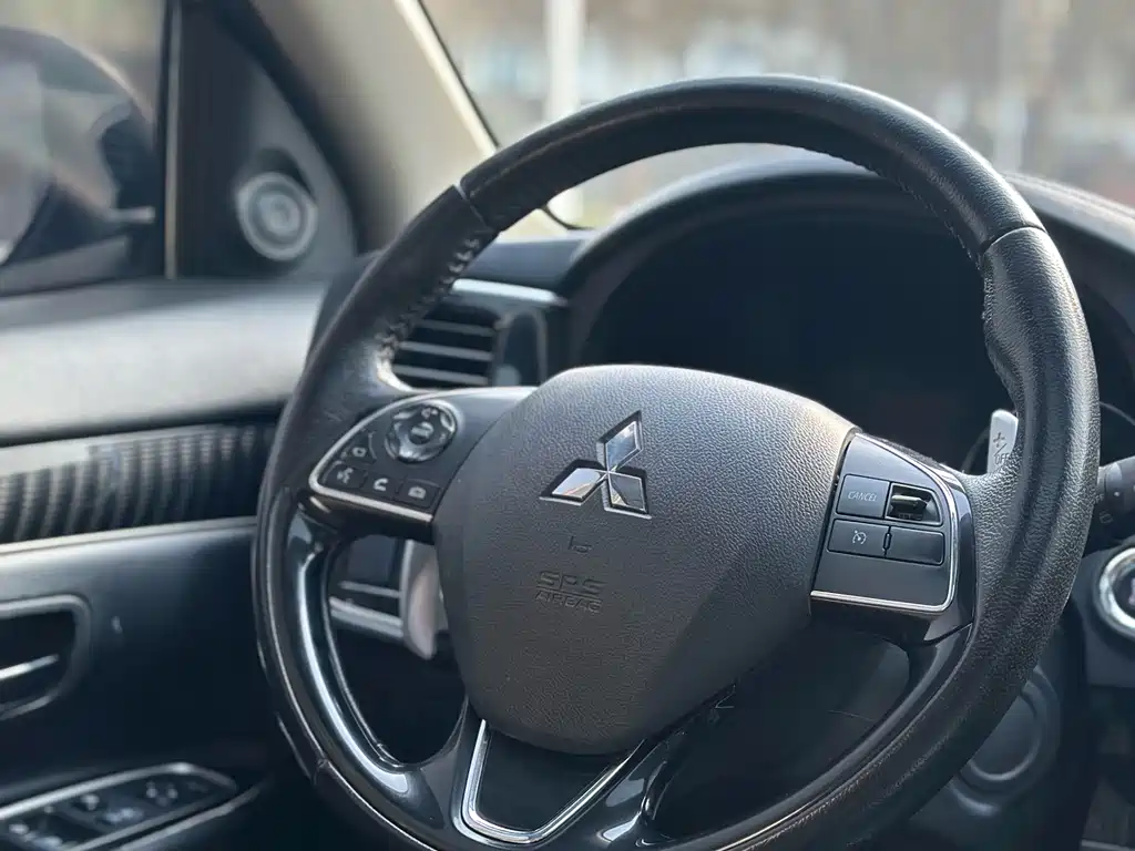 MITSUBISHI OUTLANDER