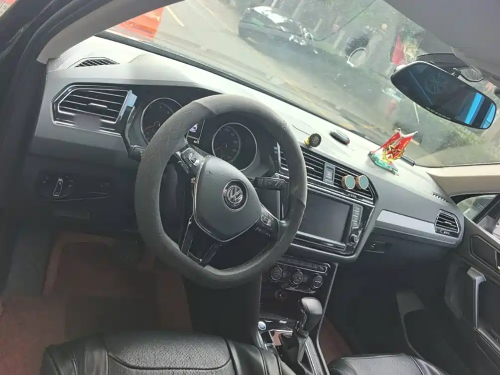 Volkswagen Tiguan L — миниатюра 14