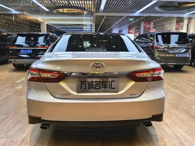 Toyota Camry — миниатюра 18